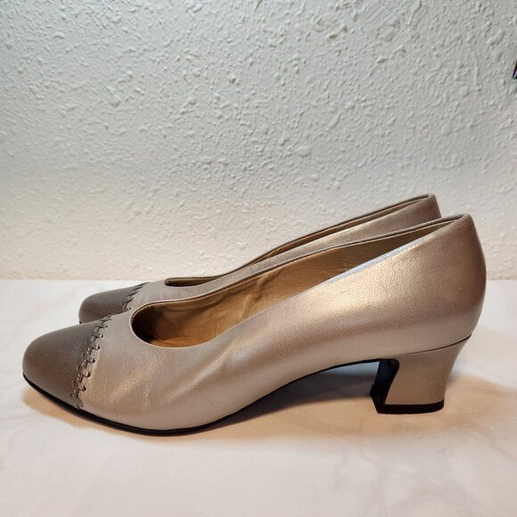 Vintage Selby Womens Size 6.5 Two Tone Leather Pumps Stitched Toe Cap Block Heel - Picture 4 of 9